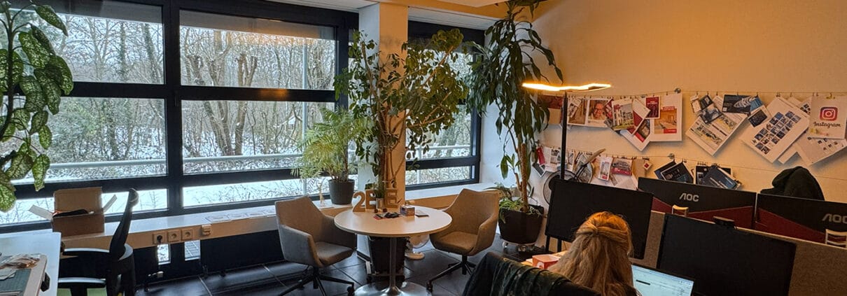 Wir sind umgezogen! Entdecke unsere neuen Büroräume am Nürnberg Seelevel, flexibles Coworking, Top-Lage und perfekte ÖPNV-Anbindung.