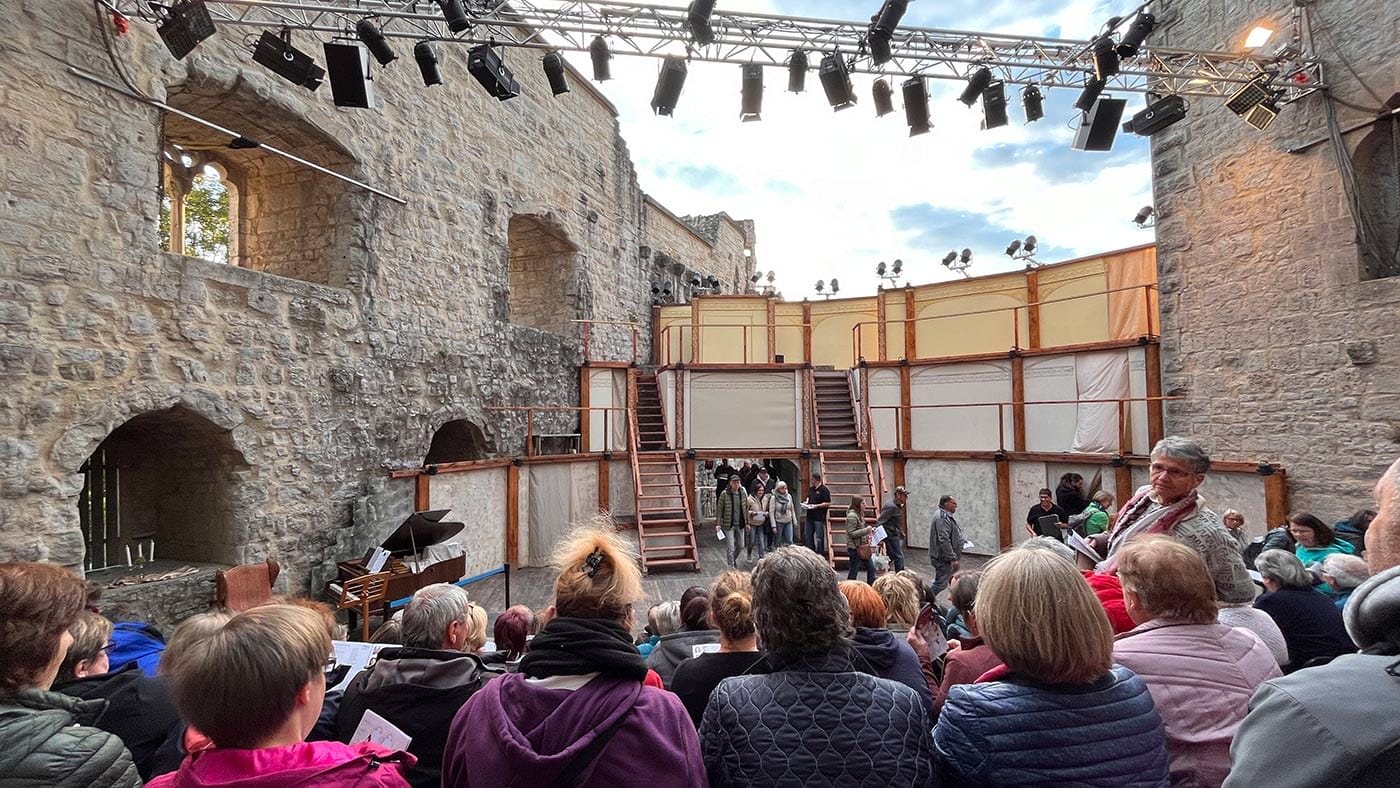 Event in the inner courtyard of the castle