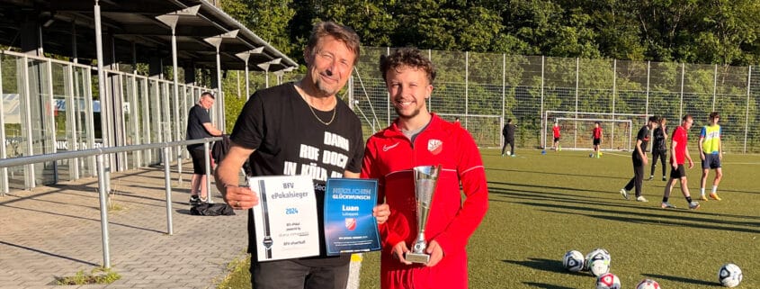 Luan Waldleitner und Gerd Lamatsch bei der BFV ePokal Preisverleihung